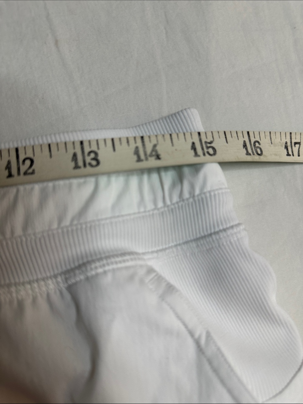 Lululemon Dance Studio High-Rise Short 3.5" Size 8 - Picture 9 of 11